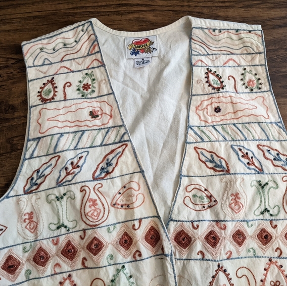 Sorrel Embroidered Vest - Picture 2 of 9
